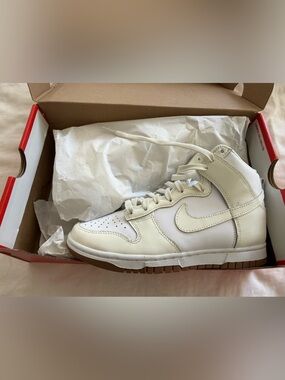 NWT Women’s Nike High-Top Sneaker in Sail and Gum, sz 6.5